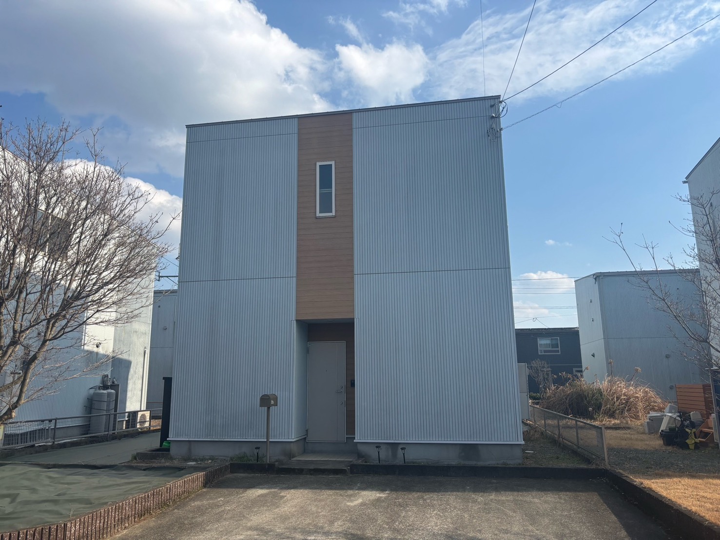 施工前の戸建て賃貸住宅外観(熊本県合志市須屋)色褪せ・汚れが目立つ外壁